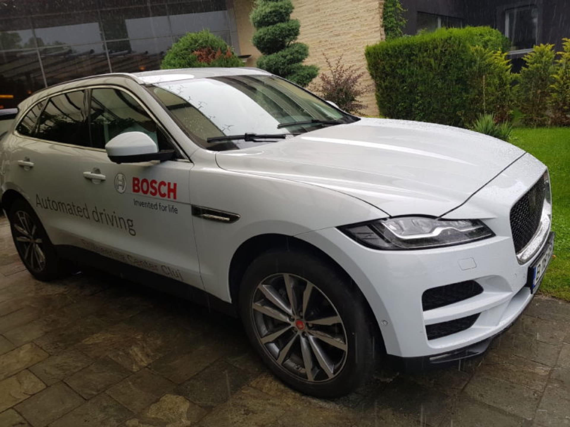 Bosch dezvoltă în România soluții ce ar putea fi folosite pe mașini autonome