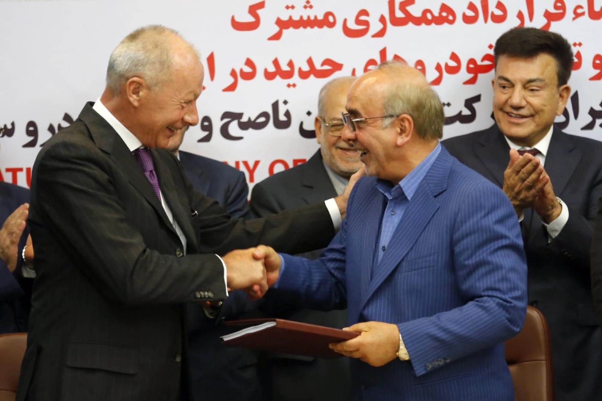 Renault incepe productia de masini in Iran