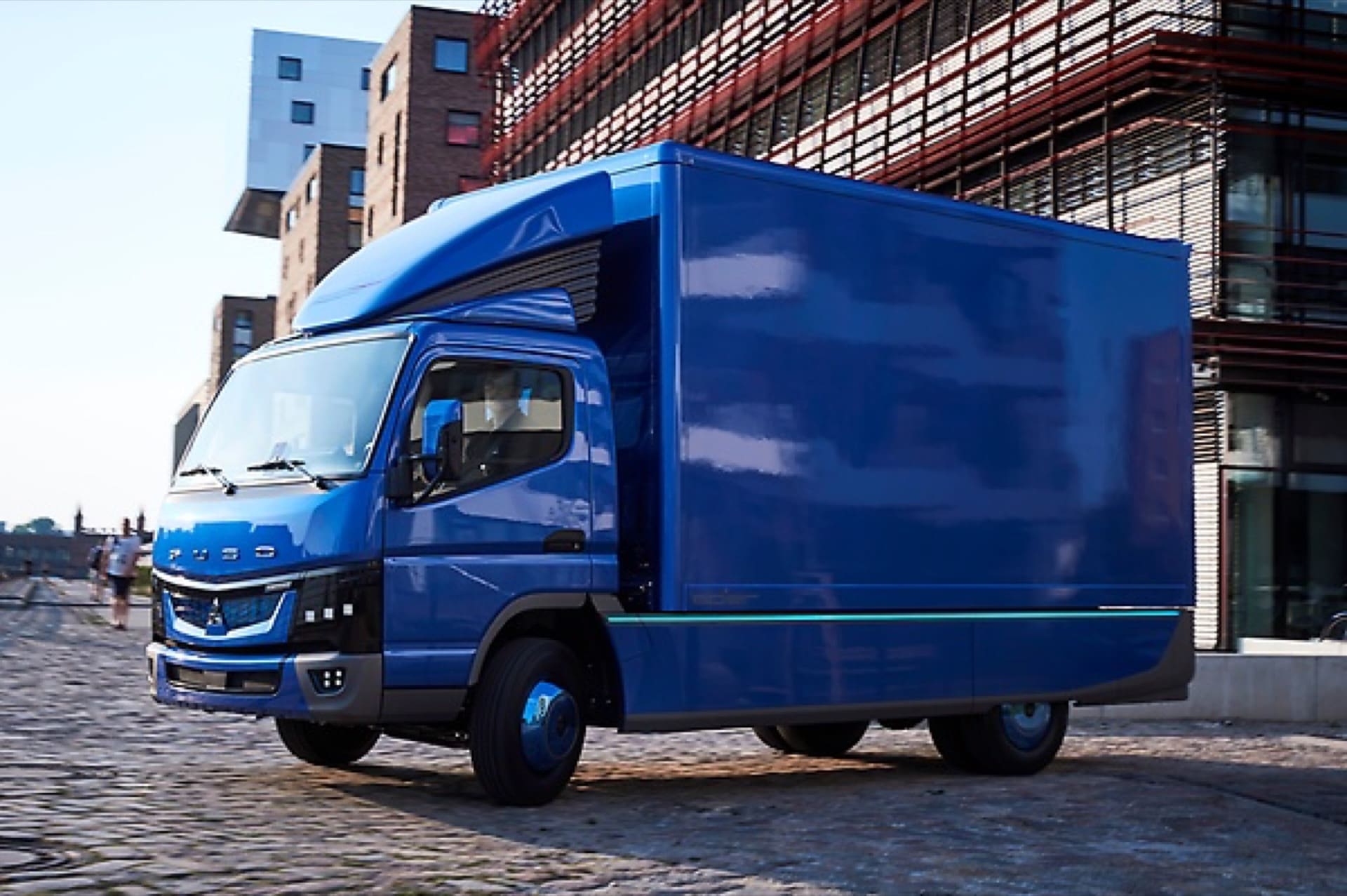 Daimler demarează producția FUSO eCanter - primul autocamion ușor complet electric produs în serie mică, în Europa