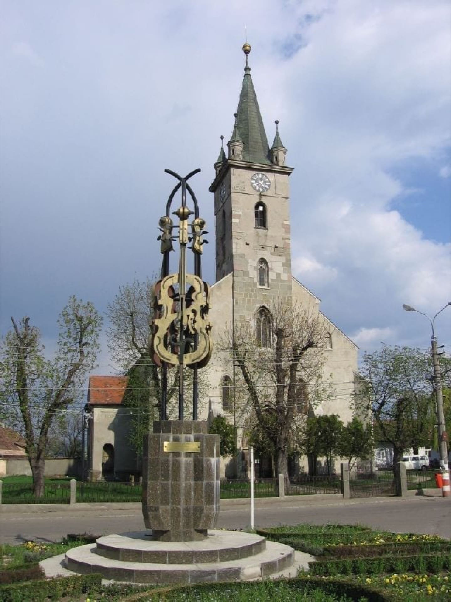 Reghinul a lansat aplicaţia Reghin City App pentru promovarea turistică şi antreprenorială