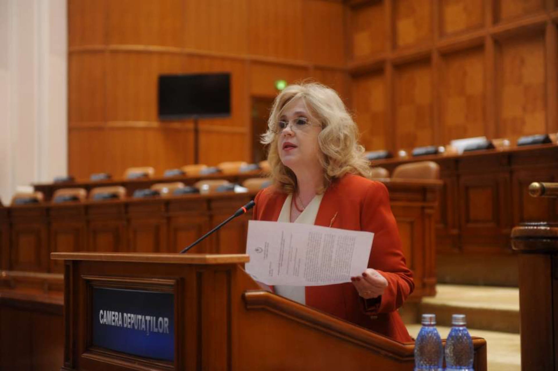Deputatul Camelia Gavrilă comentează implicațiile dezvoltării urbane - traficul aglomerat, poluare, riscuri, dar și soluții posibile pentru un urbanism inteligent
