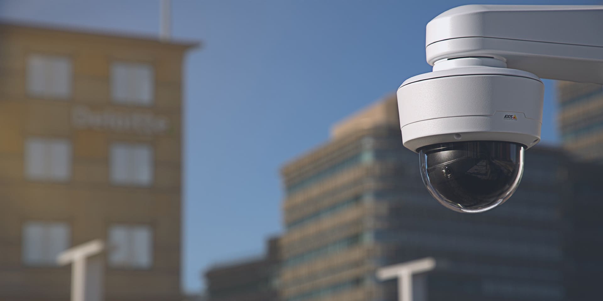 AXIS Q3819-PVE - O cameră video multi-senzor cu vizualizare panoramică și acoperire largă